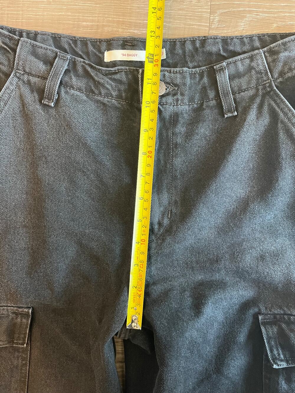 Levi’s 94 Baggy Women’s Size 29 Black Cargo Pockets Drawstring Hem - Picture 5 of 6